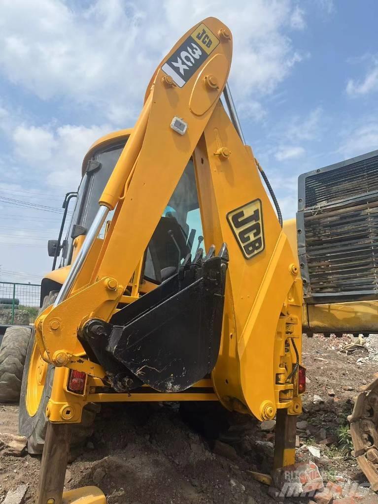 JCB 3cx Ekskavatori-iekrāvēji