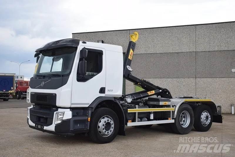 Volvo FE 320 Treileri ar āķi