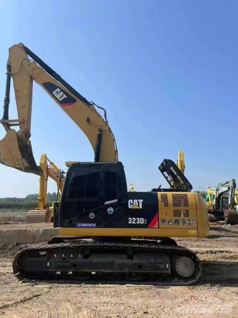 CAT 323D2 Kāpurķēžu ekskavatori