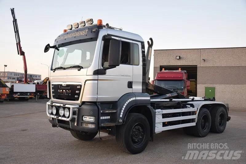 MAN TGS 33.400 Treileri ar āķi
