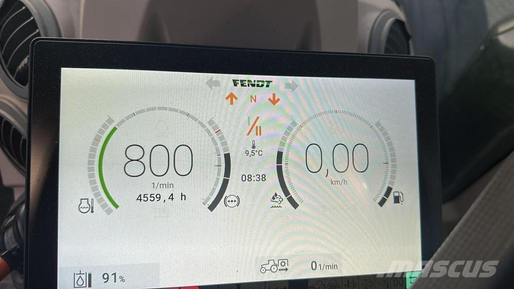 Fendt 724 VARIO Traktori