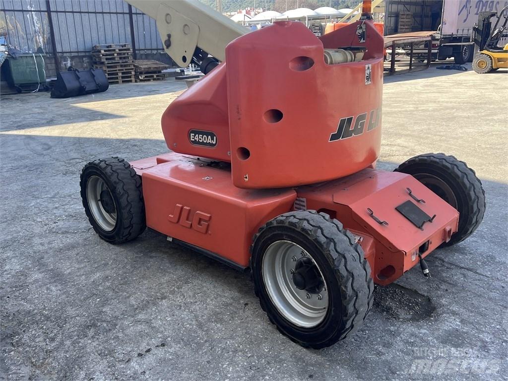 JLG E450 AJ Strēles pacēlāji