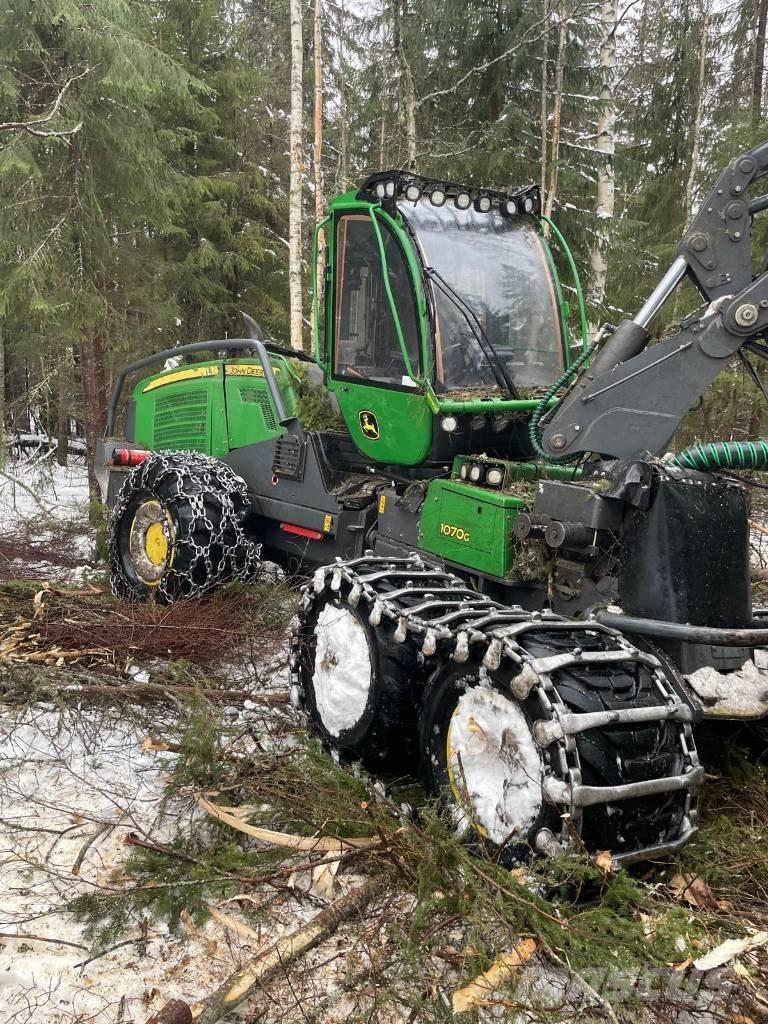 John Deere 1070 G Harvesteri