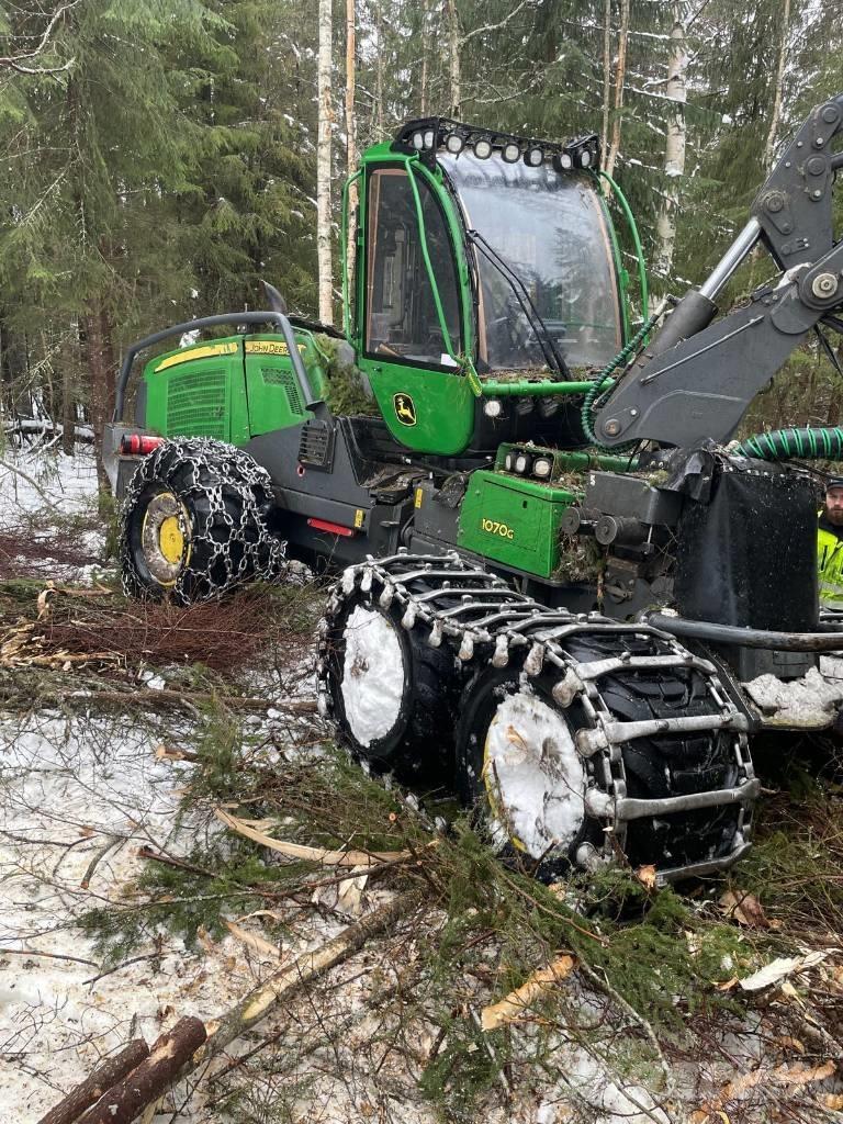 John Deere 1070 G Harvesteri