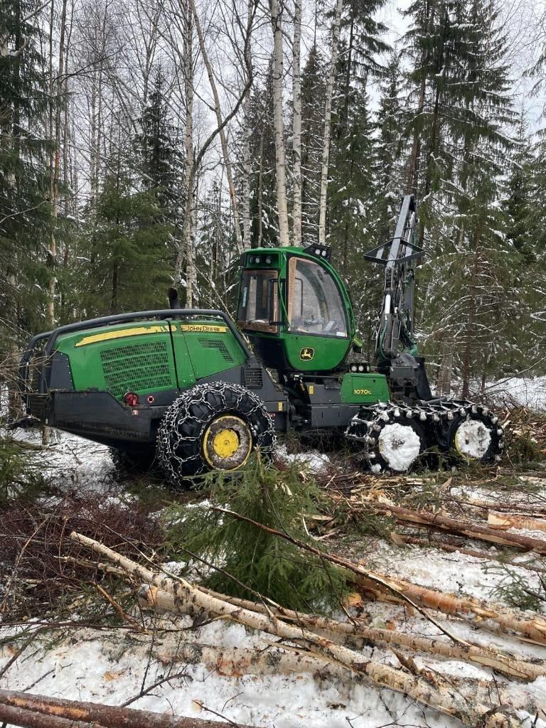 John Deere 1070 G Harvesteri
