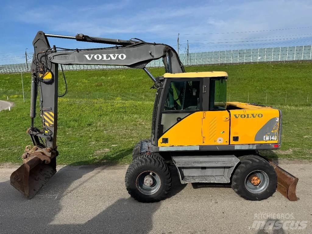 Volvo EW140 Ekskavatori uz riteņiem
