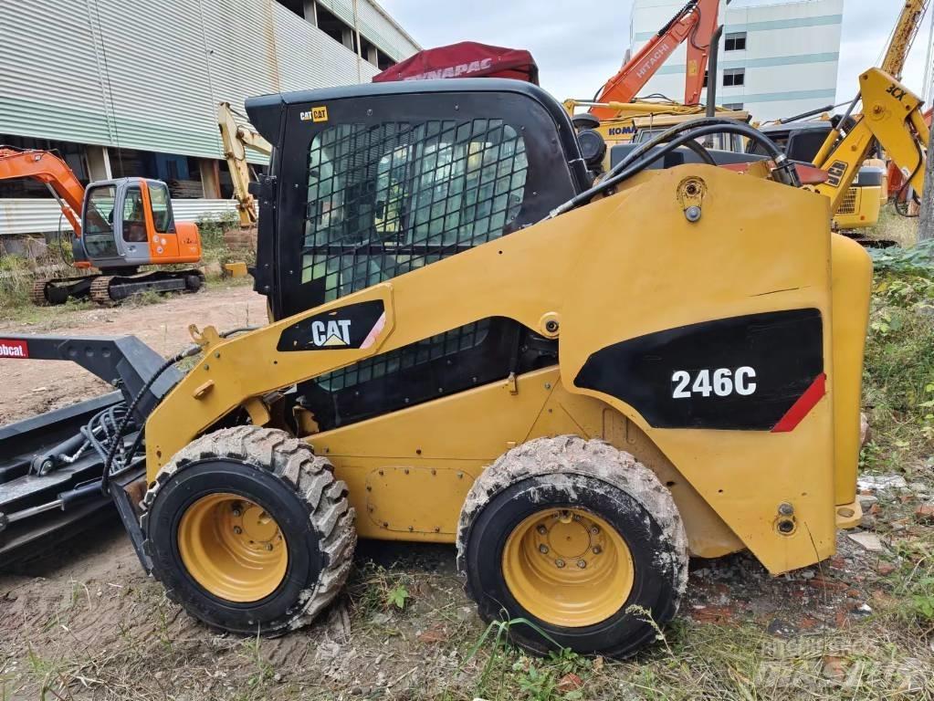 CAT 246C Lietoti riteņu kompaktiekrāvēji
