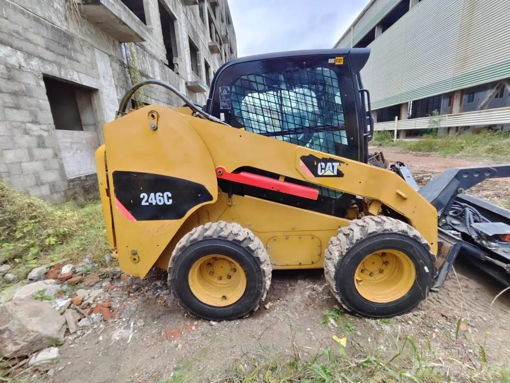 CAT 246C Lietoti riteņu kompaktiekrāvēji