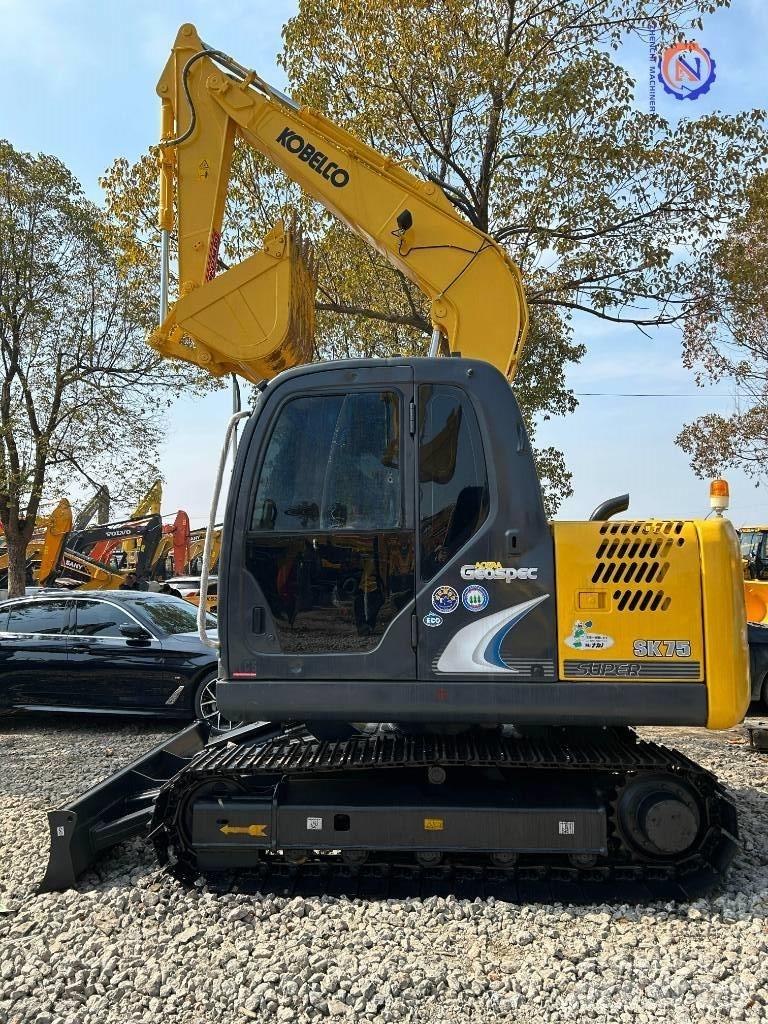 Kobelco SK 75 Kāpurķēžu ekskavatori