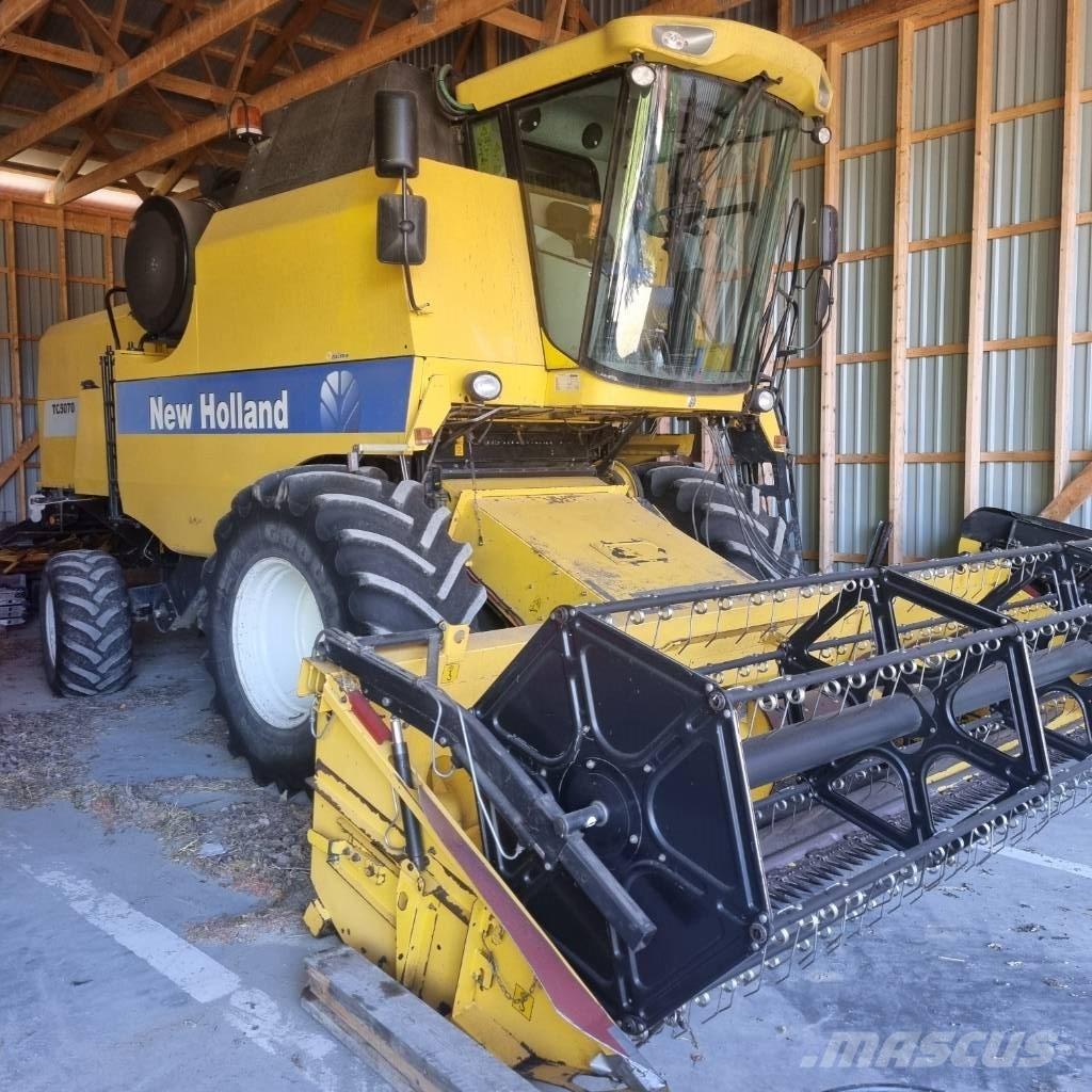 New Holland TC 5070 Ražas novākšanas kombaini