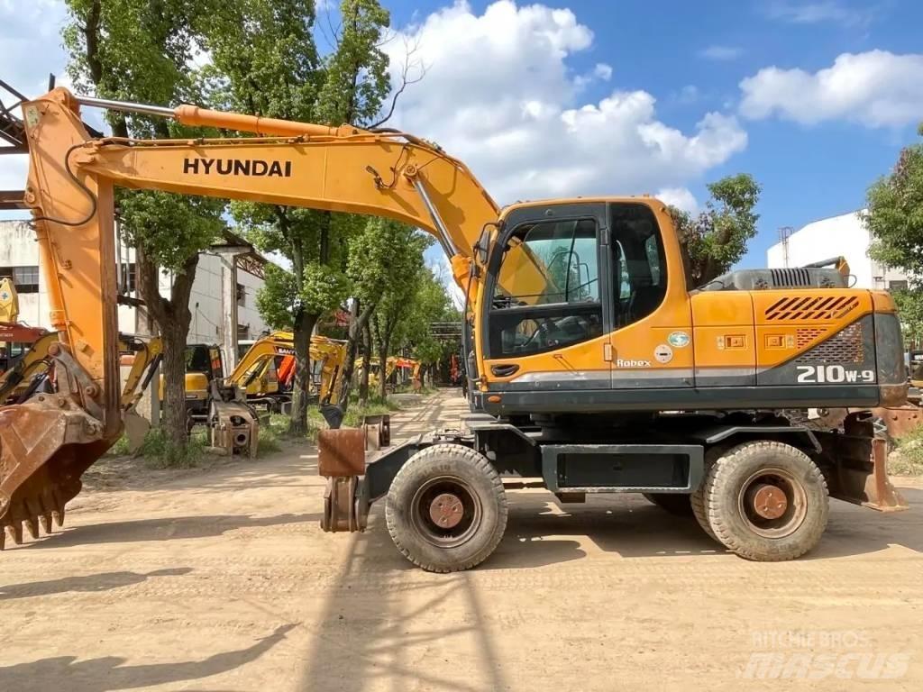Hyundai R210W-9 Ekskavatori uz riteņiem