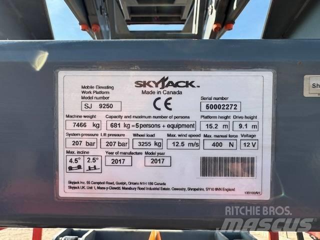 SkyJack SJ 9250 RT Šķerveida pacēlāji