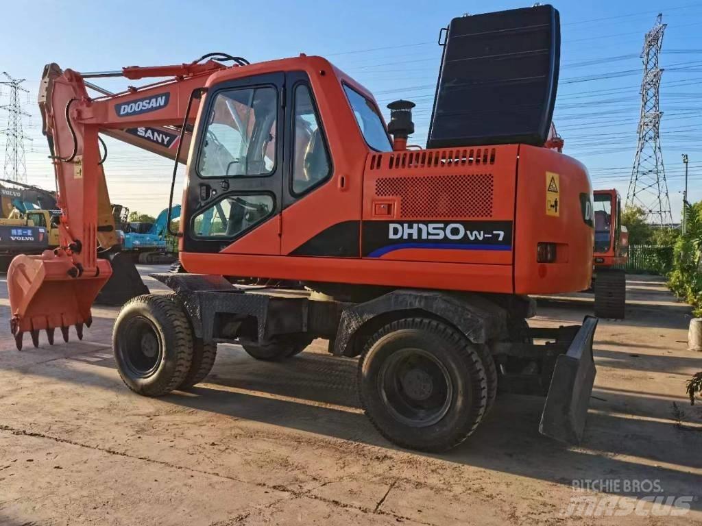 Doosan 150 W-7 Ekskavatori uz riteņiem