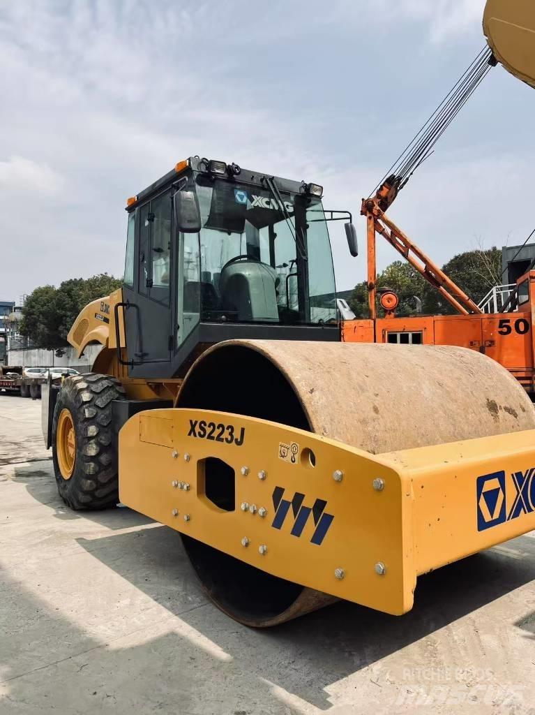 XCMG XS 223 J Vienvalča grunts veltņi