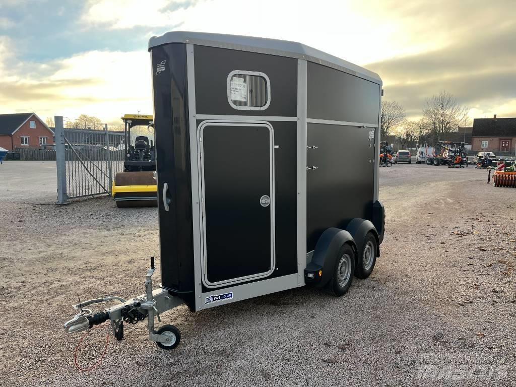 Ifor Williams HB 403 Dzīvnieku transportēšanas piekabes