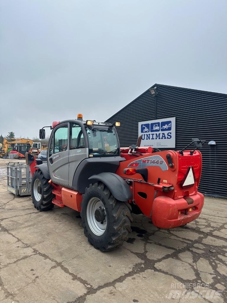 Manitou MT1440 Teleskopiskie manipulatori