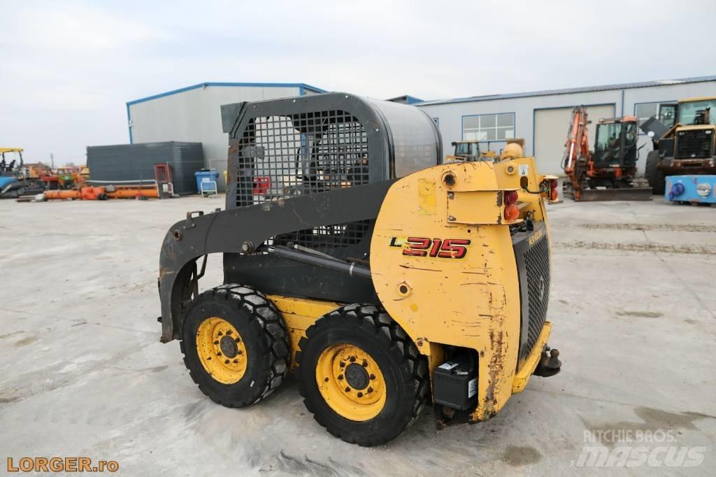 New Holland L 215 Lietoti riteņu kompaktiekrāvēji