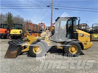 CAT 906M Iekrāvēji uz riteņiem