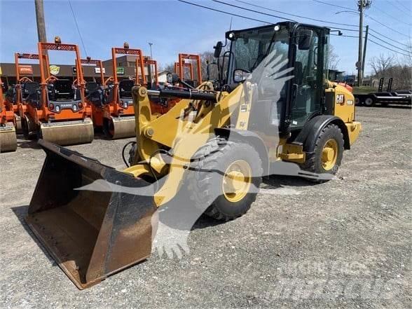 CAT 906M Iekrāvēji uz riteņiem