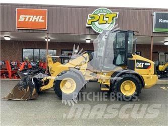 CAT 908M Iekrāvēji uz riteņiem