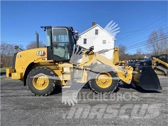 CAT 910 Iekrāvēji uz riteņiem