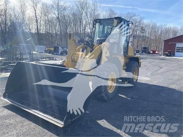 CAT 910 Iekrāvēji uz riteņiem