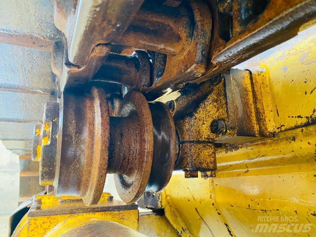 CAT 953 Kāpurķēžu iekrāvēji