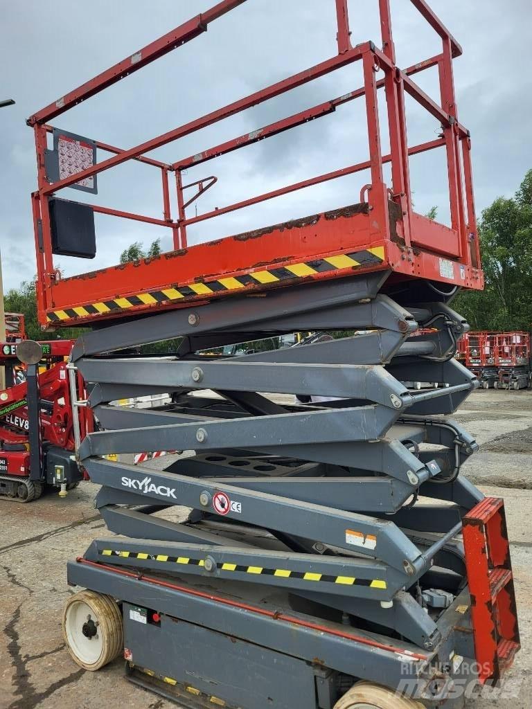 SkyJack 46/32 Šķerveida pacēlāji
