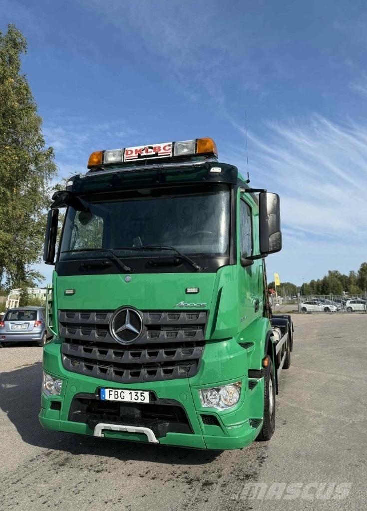 Mercedes-Benz Actros Treileri ar āķi