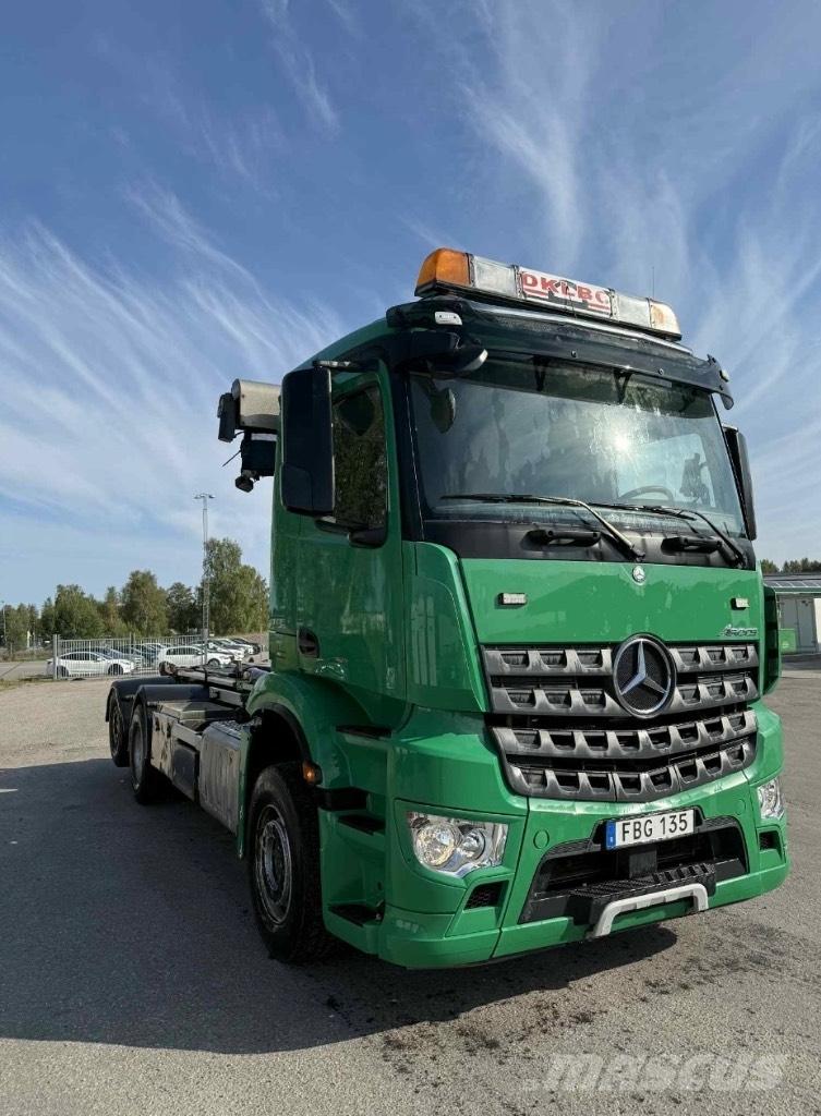 Mercedes-Benz Actros Treileri ar āķi