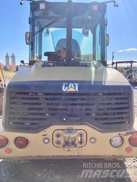 CAT 908 M Iekrāvēji uz riteņiem