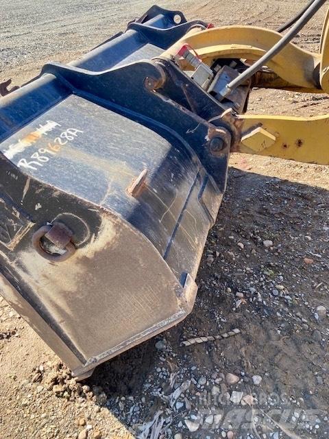 CAT 908 M Iekrāvēji uz riteņiem