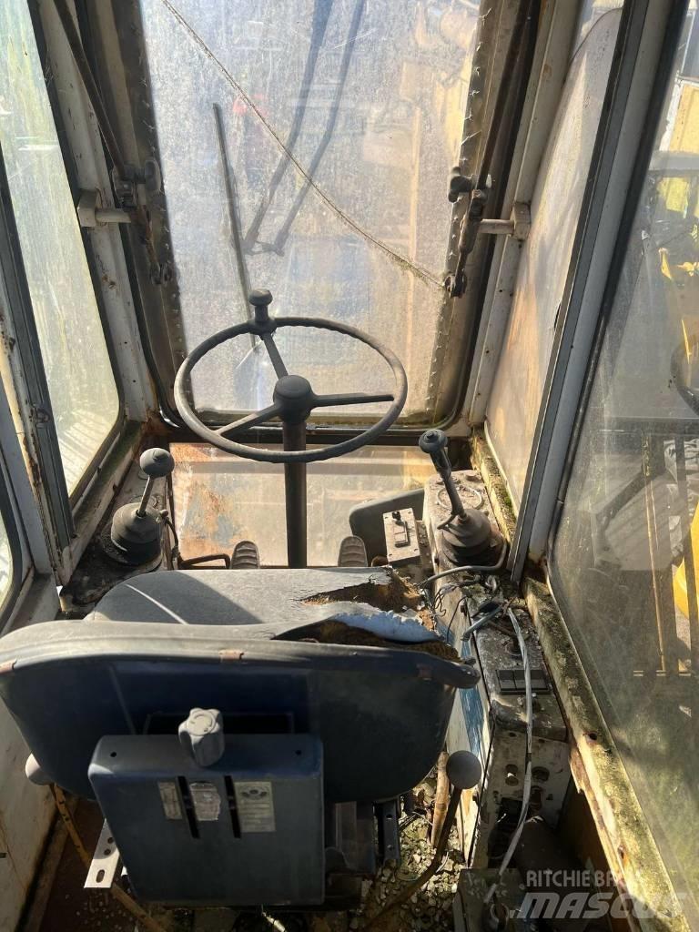 Liebherr 7951 Ekskavatori uz riteņiem