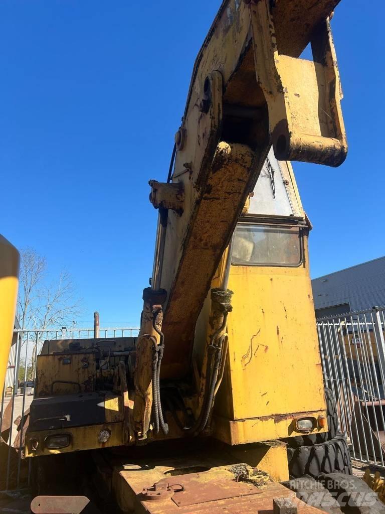 Liebherr 7951 Ekskavatori uz riteņiem