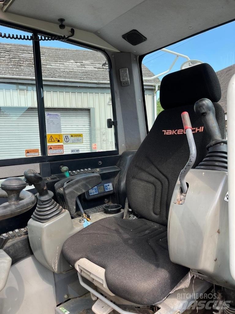 Takeuchi TB295W Ekskavatori uz riteņiem