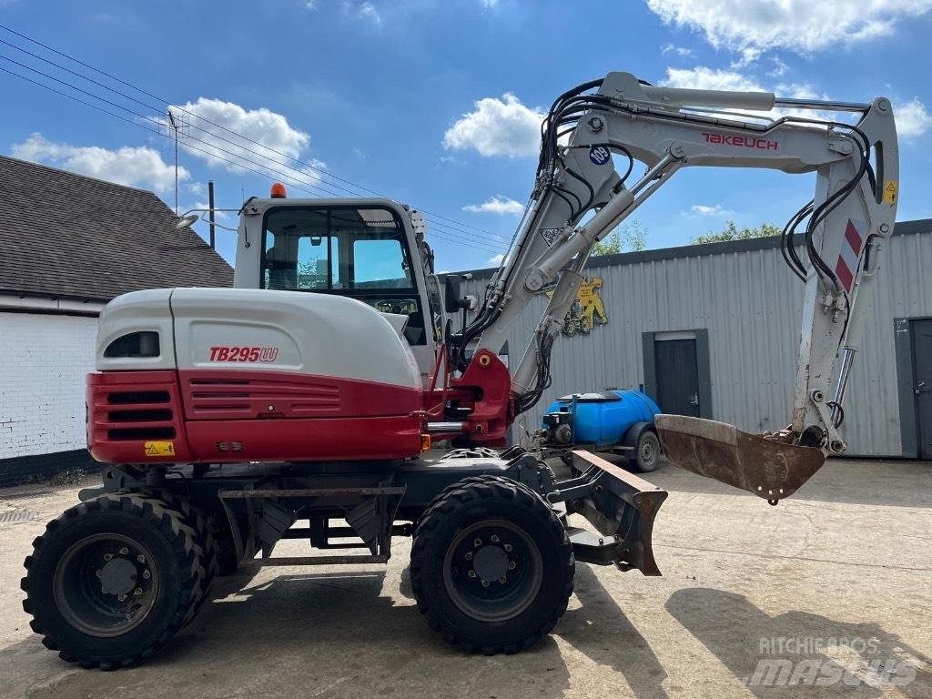 Takeuchi TB295W Ekskavatori uz riteņiem