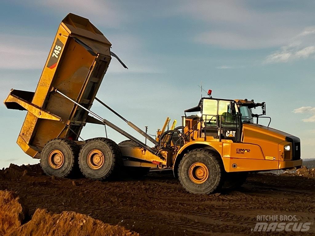CAT 745 Artikulētie pašizgāzēji