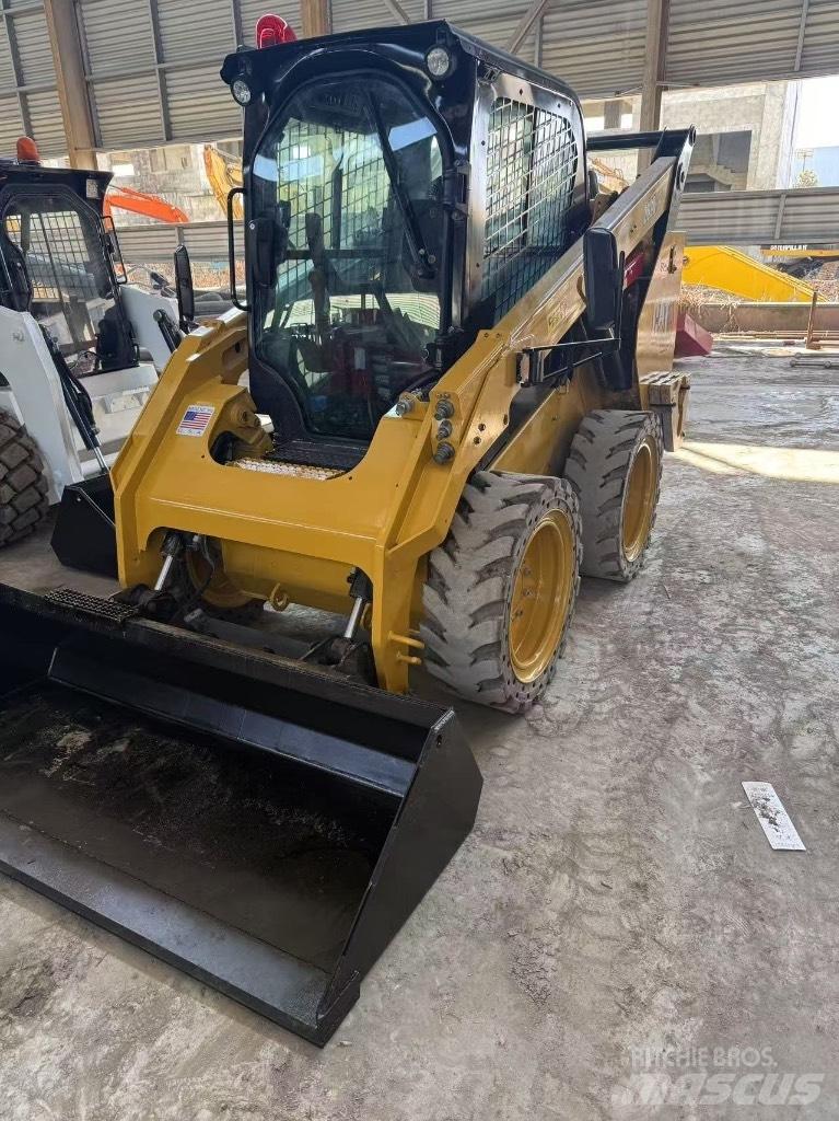 CAT 262 D Lietoti riteņu kompaktiekrāvēji