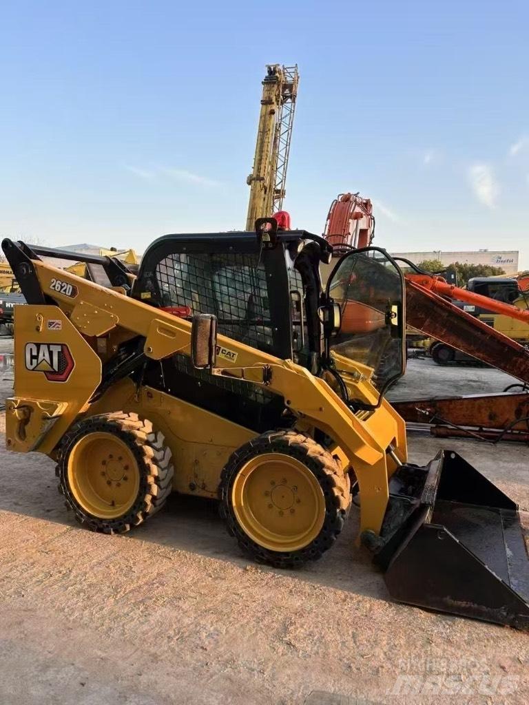 CAT 262 D Lietoti riteņu kompaktiekrāvēji