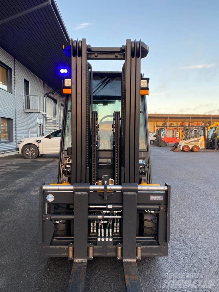 Hyundai 35DA-9 Tehnika ar dīzeļa dzinēju