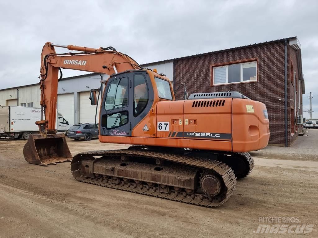 Doosan DX 225 LC Kāpurķēžu ekskavatori