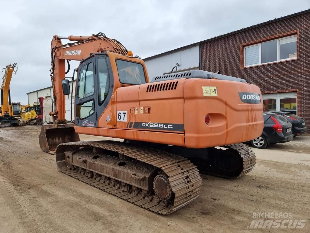 Doosan DX 225 LC Kāpurķēžu ekskavatori