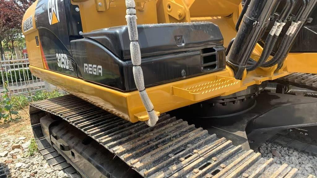 CAT 325 D L Kāpurķēžu ekskavatori