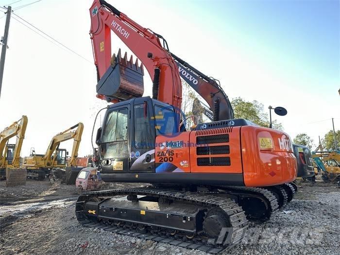 Hitachi ZX 200 Kāpurķēžu ekskavatori