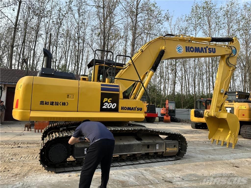 Komatsu PC200-8 Kāpurķēžu ekskavatori