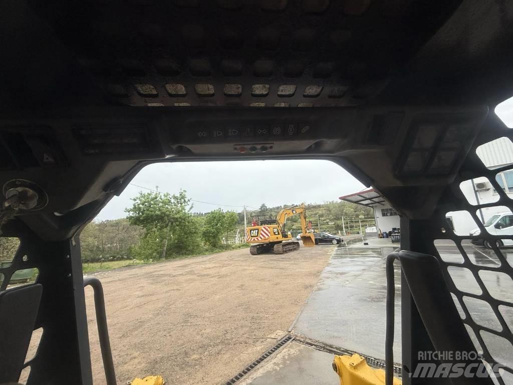 Komatsu SK 07 J-2 Lietoti riteņu kompaktiekrāvēji