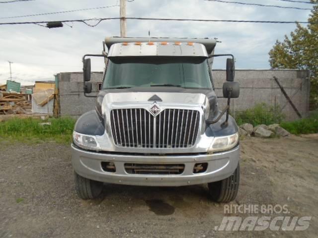 International 4300 Pašizgāzējs