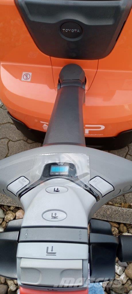 Toyota SWE120L Pašgājēji krautnētāji