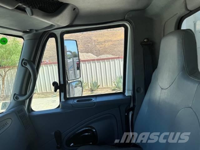 International 4400 Pašizgāzējs