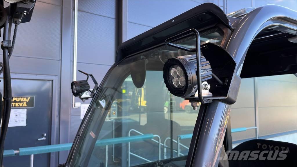 Toyota 02-8 FDF 18 Tehnika ar dīzeļa dzinēju